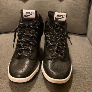 BRAND NEW NIKE WOMEN HIDDEN WEDGE HEEL SNEAKERS. NEVER WORN. SMALL FOR ME